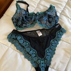Beautiful Ladies Lunaire Bra and panty set. Size 36DD. Panty XL (8).